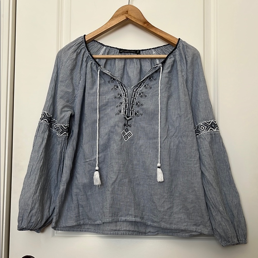 Abercrombie & Fitch Embroidered Blue Women's Top - Picture 4 of 10
